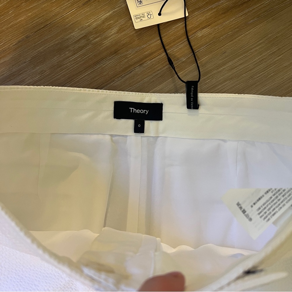 Theory Waist Tab White Seersucker Shorts size 0 xs - Picture 9 of 12
